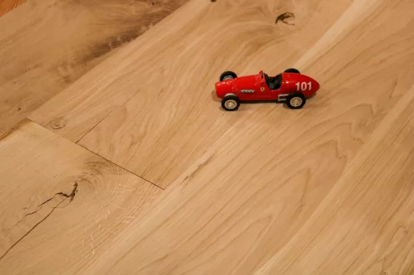 Curvilinear wood floorin