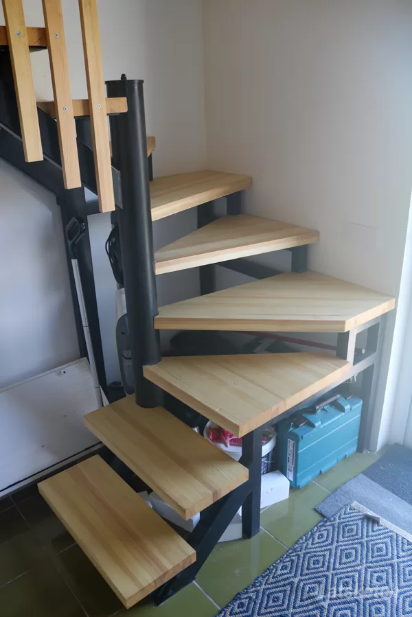 Pine solid wood stairs with steel frame