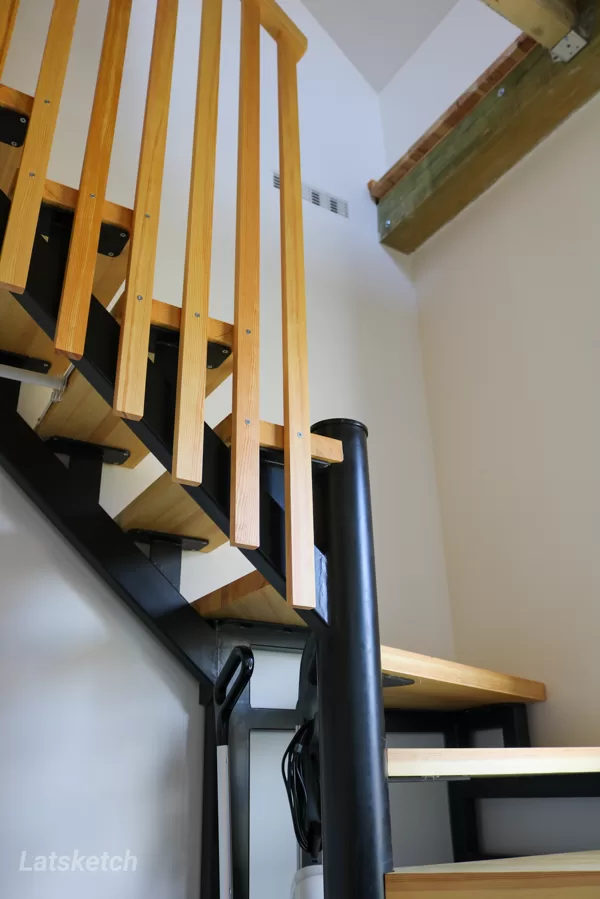 Pine solid wood stairs with steel frame