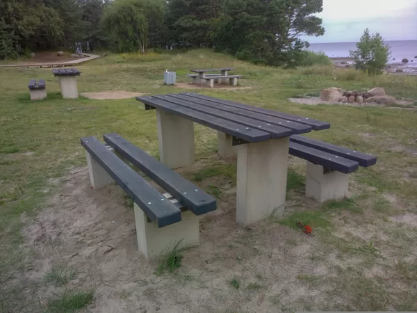 Āra soliņi un galdi, Mērsragā