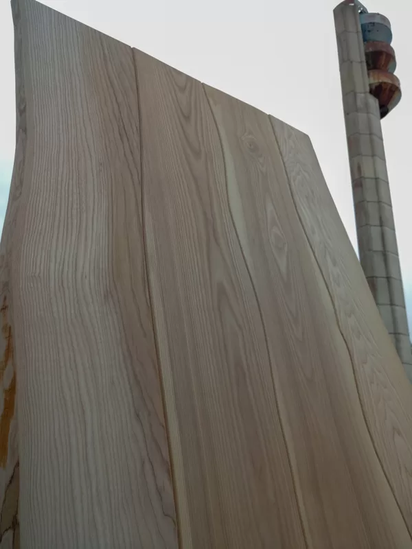 Curvilinear wood flooring