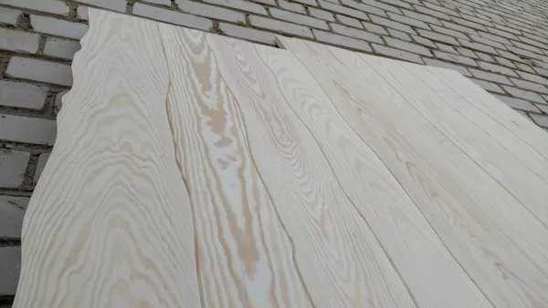 Curvilinear wood flooring