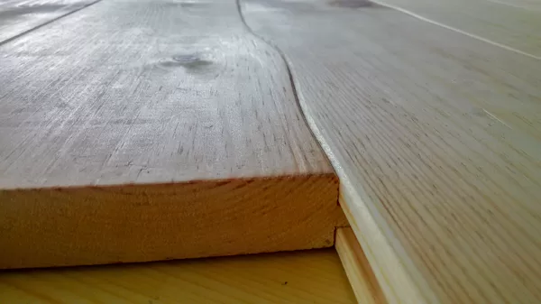 Curvilinear wood flooring